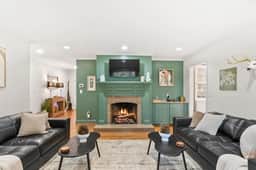 3200 W Roxboro
