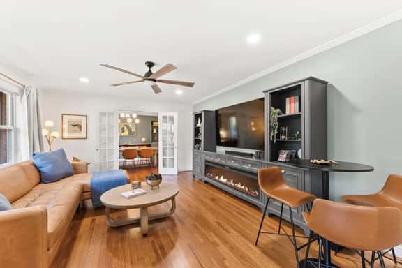 3200 W Roxboro - Image 1